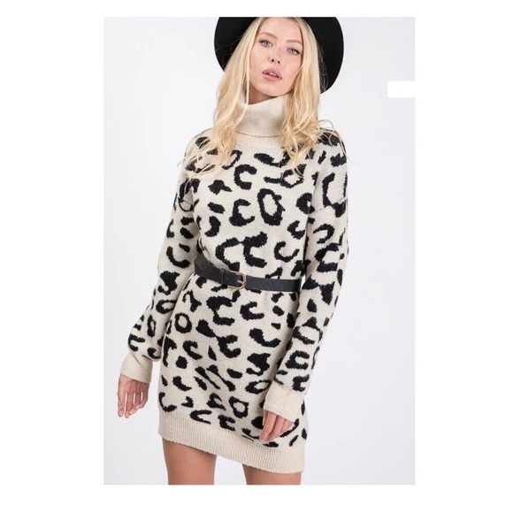 Blue B Oversized Cream Black Animal Print Turtleneck Sweater sz Medium Large - Picture 11 of 12